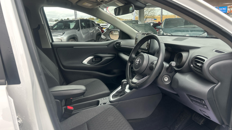 Toyota Yaris 1.5 Hybrid Design 5dr CVT Hybrid Hatchback